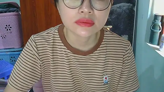 Snapshot of Uhem112 chatting on September 21, 2025, 2:02 am Uhem112 online show from September 21, 2025, 2:02 am