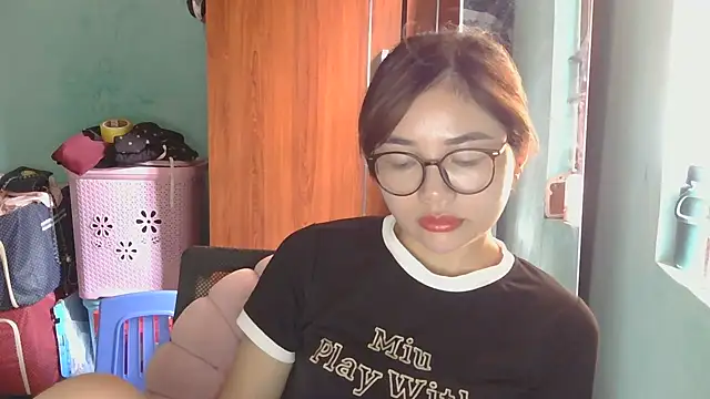 Snapshot of Uhem112 chatting on October 5, 2025, 2:32 am Uhem112 online show from October 5, 2025, 2:32 am