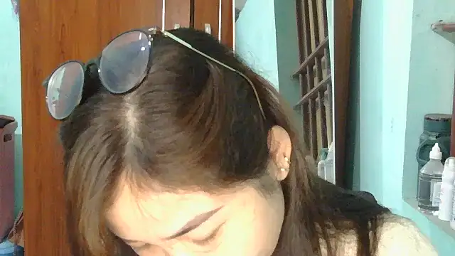 Snapshot of Uhem112 chatting on October 7, 2025, 12:57 pm Uhem112 online show from October 7, 2025, 12:57 pm