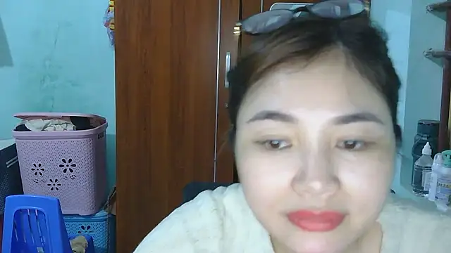 Snapshot of Uhem112 chatting on October 8, 2025, 3:48 am Uhem112 online show from October 8, 2025, 3:48 am