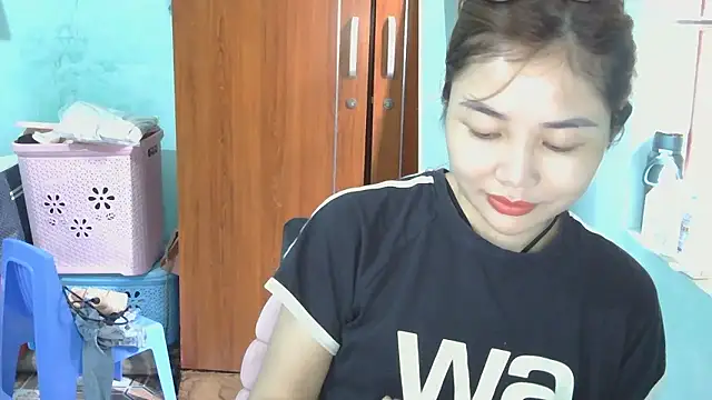 Snapshot of Uhem112 chatting on October 9, 2025, 1:14 am Uhem112 online show from October 9, 2025, 1:14 am