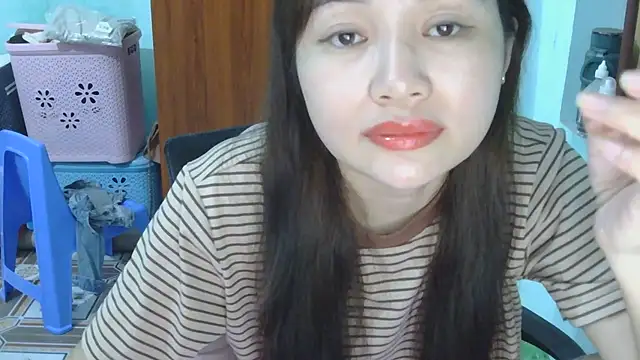 Snapshot of Uhem112 chatting on October 9, 2025, 1:20 pm Uhem112 online show from October 9, 2025, 1:20 pm