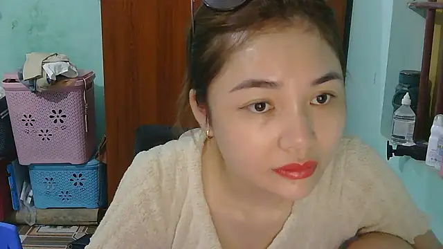 Snapshot of Uhem112 chatting on October 15, 2025, 1:22 pm Uhem112 online show from October 15, 2025, 1:22 pm