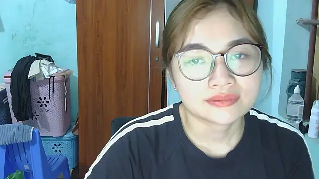 Snapshot of Uhem112 chatting on October 17, 2025, 12:52 pm Uhem112 online show from October 17, 2025, 12:52 pm