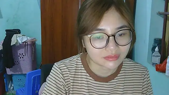 Snapshot of Uhem112 chatting on October 18, 2025, 2:18 pm Uhem112 online show from October 18, 2025, 2:18 pm