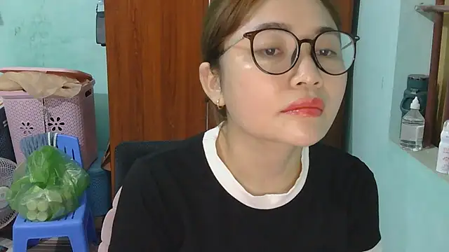 Snapshot of Uhem112 chatting on October 20, 2025, 1:11 pm Uhem112 online show from October 20, 2025, 1:11 pm