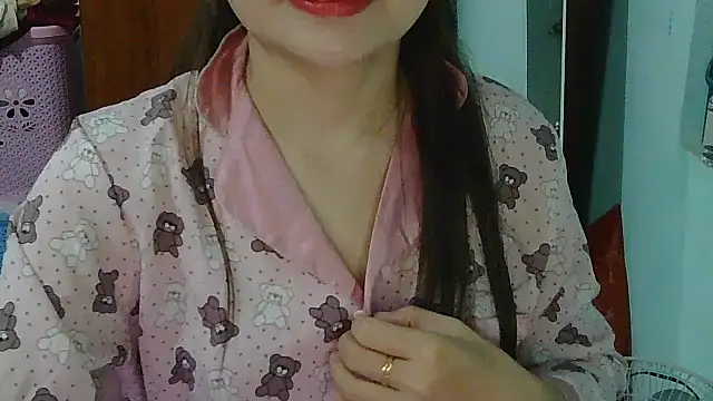 Snapshot of Uhem112 chatting on October 29, 2025, 1:02 pm Uhem112 online show from October 29, 2025, 1:02 pm