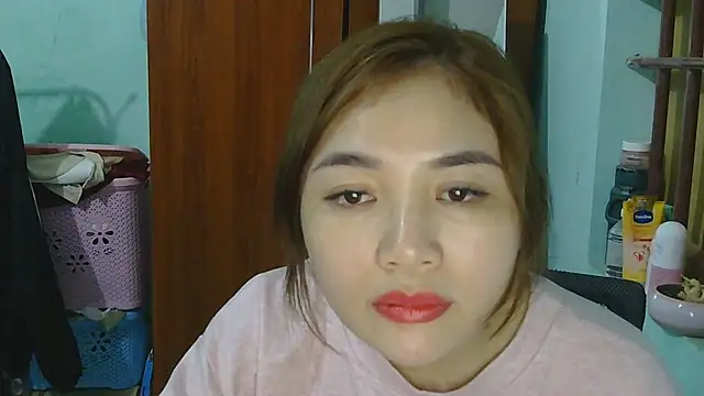 Snapshot of Uhem112 chatting on October 31, 2025, 1:23 pm Uhem112 online show from October 31, 2025, 1:23 pm