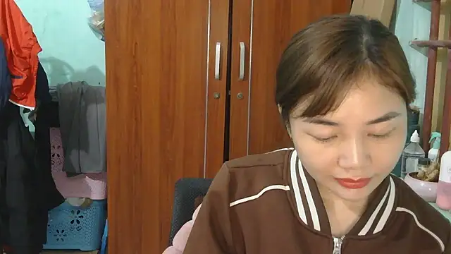 Uhem112 online show from December 22, 2025, 1:35 am