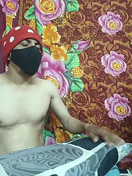 Seducing couple online show from February 18, 2026, 10:11 am