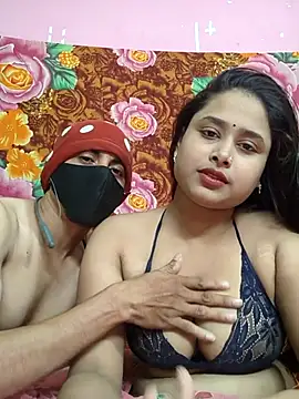 Snapshot of Seducing_couple chatting on May 8, 2026, 3:45 am Seducing couple online show from May 8, 2026, 3:45 am