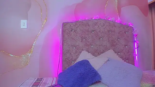 violet taylor  online show from October 19, 2025, 2:12 am