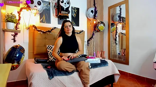  samanthaa foxx online show from October 19, 2025, 10:49 am