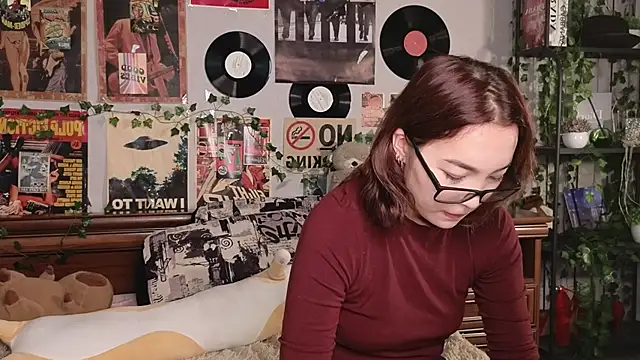 OdetteBiddy online show from November 9, 2025, 8:07 pm