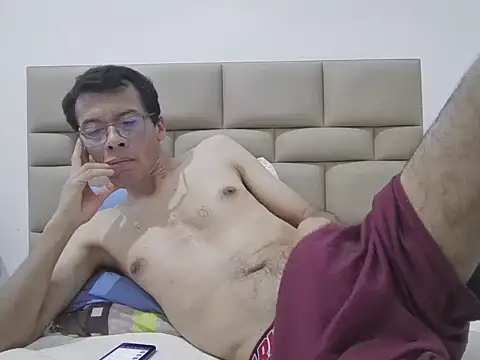 Snapshot of skinnylatino51 chatting on March 8, 2026, 12:52 am skinnylatino51 online show from March 8, 2026, 12:52 am