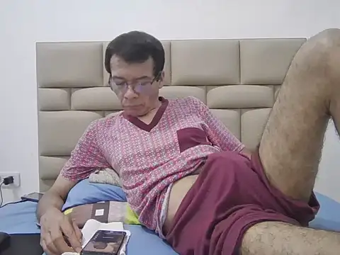 Snapshot of skinnylatino51 chatting on March 12, 2026, 12:39 am skinnylatino51 online show from March 12, 2026, 12:39 am