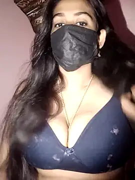 umairahaasan 1 online show from October 27, 2025, 10:52 am