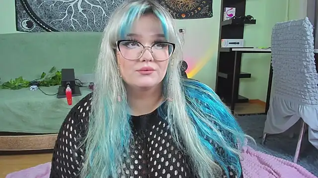 Snapshot of _CandyM1lky_ chatting on October 20, 2025, 6:36 am  CandyM1lky  online show from October 20, 2025, 6:36 am