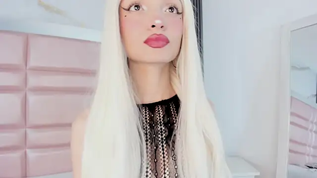 MaddieStark online show from November 7, 2025, 5:02 pm