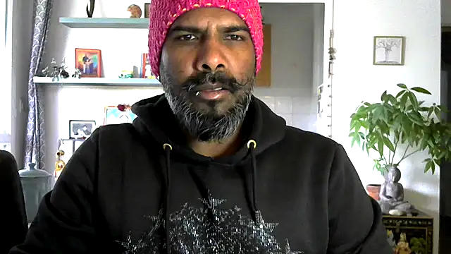 frenchblackc31 online show from May 18, 2026, 7:36 am