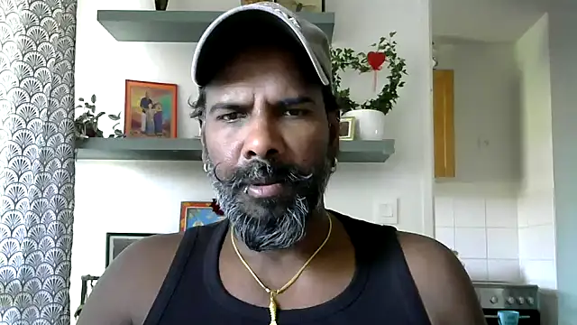 frenchblackc31 online show from May 25, 2026, 2:23 pm