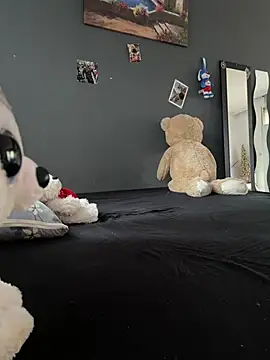 Snapshot of 1Richrichard1 chatting on May 27, 2026, 5:32 pm 1Richrichard1 online show from May 27, 2026, 5:32 pm