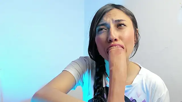 Snapshot of Alanaloiiss_ chatting on September 14, 2025, 5:50 am Alanaloiiss  online show from September 14, 2025, 5:50 am