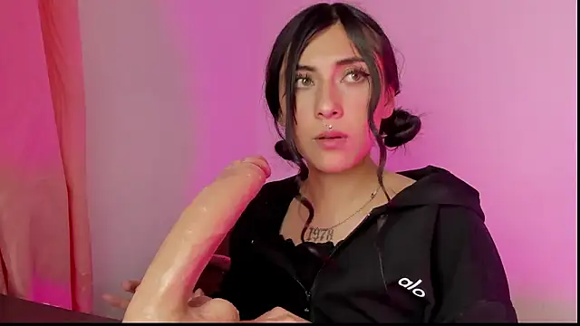 Alanaloiiss  online show from March 4, 2026, 2:28 am