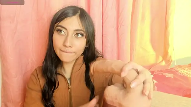 Alanaloiiss  online show from May 6, 2026, 8:14 pm