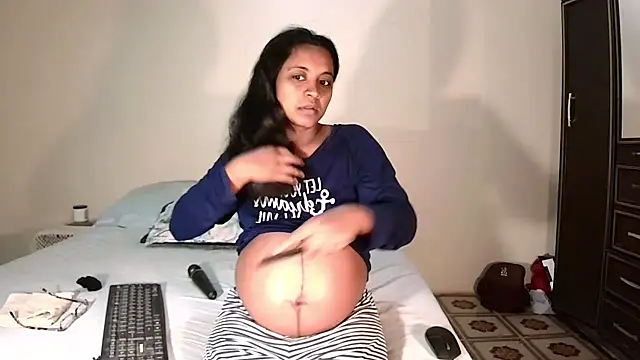 indiansweetflava online show from April 25, 2026, 3:53 am