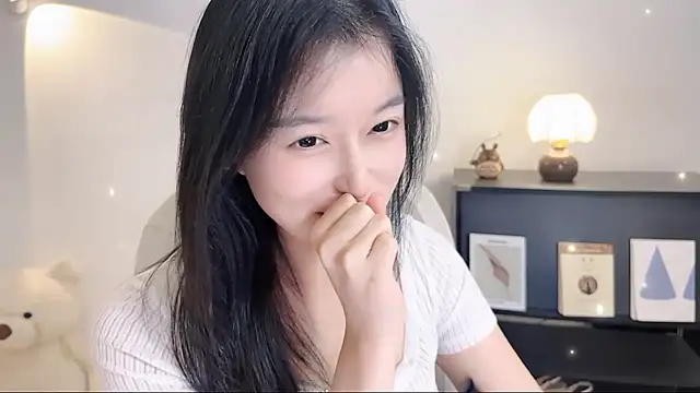 Onechestnut online show from November 4, 2025, 6:07 pm