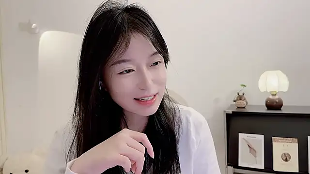 Onechestnut online show from November 18, 2025, 6:18 am