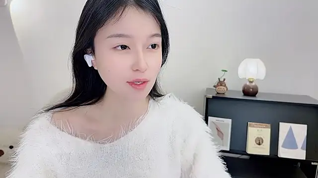 Onechestnut online show from December 5, 2025, 6:00 am