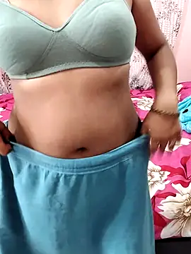 Snapshot of Lalitha-1995 chatting on October 16, 2025, 4:57 am Lalitha-1995 online show from October 16, 2025, 4:57 am