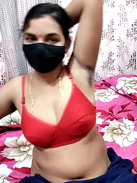 Snapshot of Lalitha-1995 chatting on October 19, 2025, 5:57 pm Lalitha-1995 online show from October 19, 2025, 5:57 pm