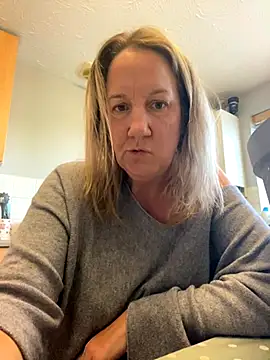 X-Victoria-X online show from October 4, 2025, 3:54 pm