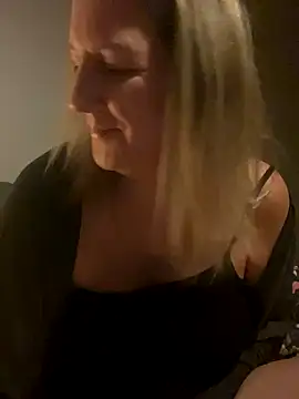 X-Victoria-X online show from October 13, 2025, 4:01 am