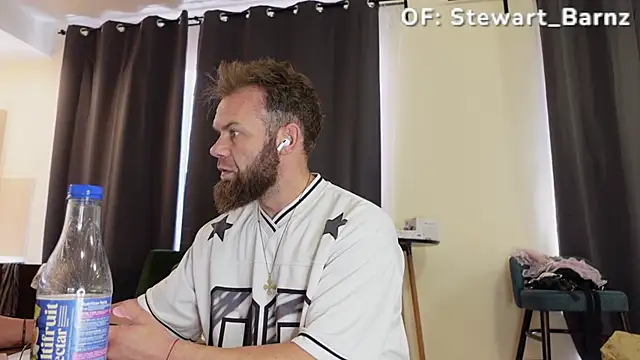 Snapshot of Stewart_Barnz chatting on May 5, 2026, 9:39 am Stewart Barnz online show from May 5, 2026, 9:39 am