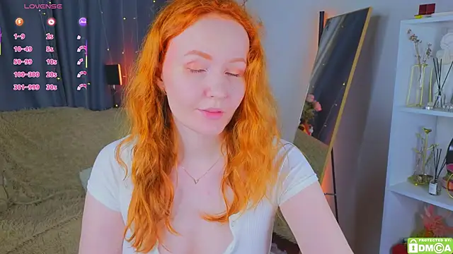 Snapshot of JoyceJones chatting on July 7, 2026, 7:18 pm JoyceJones online show from July 7, 2026, 7:18 pm