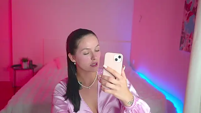 EwelynScott online show from September 17, 2025, 4:30 pm