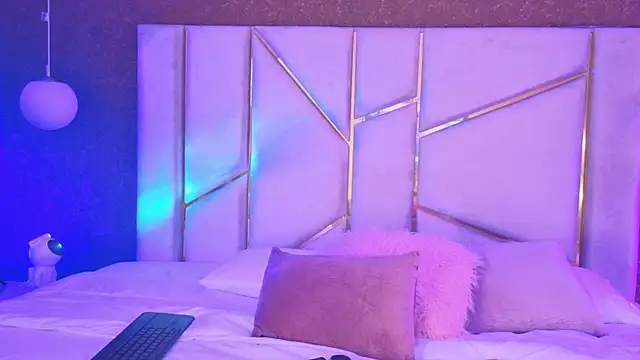 Snapshot of Miiss_Bubble chatting on September 17, 2025, 7:37 pm Miiss Bubble online show from September 17, 2025, 7:37 pm