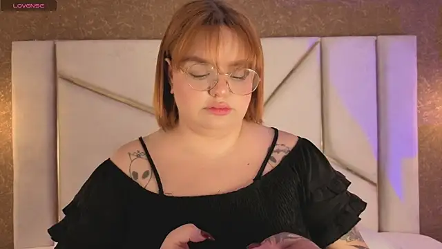 Snapshot of Miiss_Bubble chatting on September 22, 2025, 7:49 pm Miiss Bubble online show from September 22, 2025, 7:49 pm