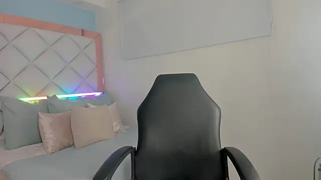 molly gomezz online show from October 7, 2025, 10:29 pm