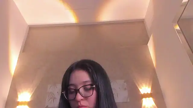 Lunaa bellaa online show from May 8, 2026, 7:41 pm