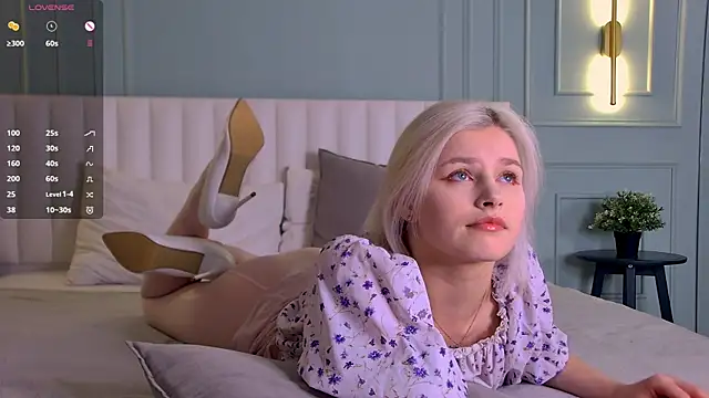 SandyShayes online show from December 4, 2025, 5:50 am