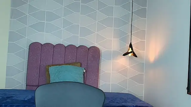 Snapshot of Aly_Loving chatting on October 27, 2025, 8:02 pm Aly Loving online show from October 27, 2025, 8:02 pm