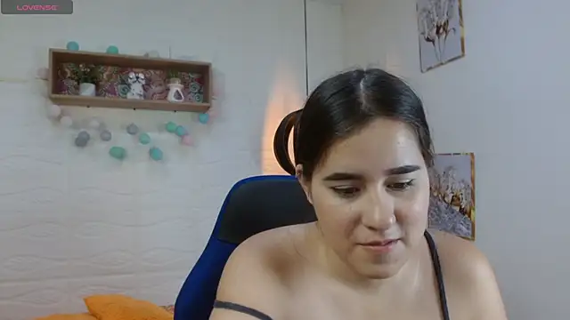 Snapshot of tulunaroja chatting on October 24, 2025, 7:54 pm tulunaroja online show from October 24, 2025, 7:54 pm