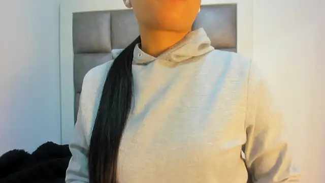 Mia lopez   online show from October 17, 2025, 11:57 am