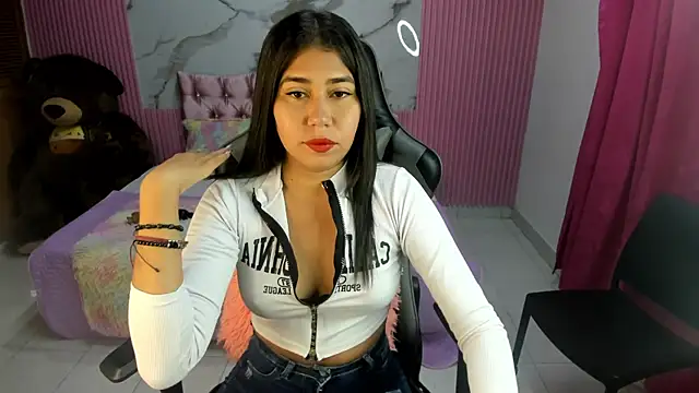 Snapshot of Mindy_19 chatting on September 9, 2025, 10:48 am Mindy 19 online show from September 9, 2025, 10:48 am