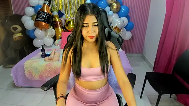 Snapshot of Mindy_19 chatting on September 24, 2025, 10:51 am Mindy 19 online show from September 24, 2025, 10:51 am